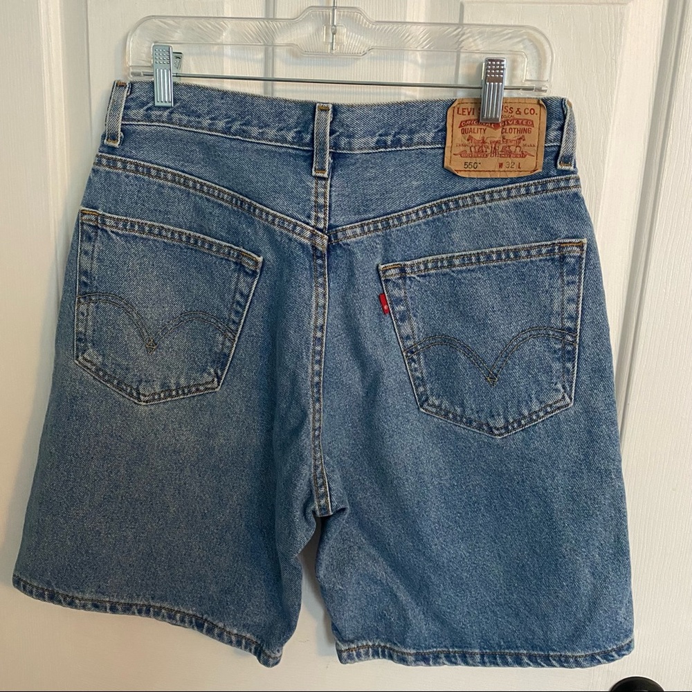 Men’s Levi’s 550 blue jean shorts. Size 32.